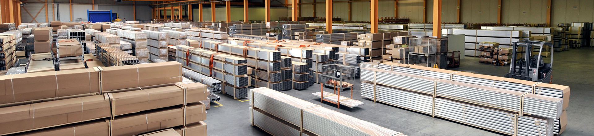 Lagerhalle Aluminiumteile